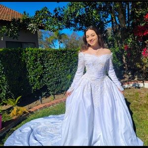 No tag; sizes 4-6; hoping to find a bride that wants a quality, classic dress :)